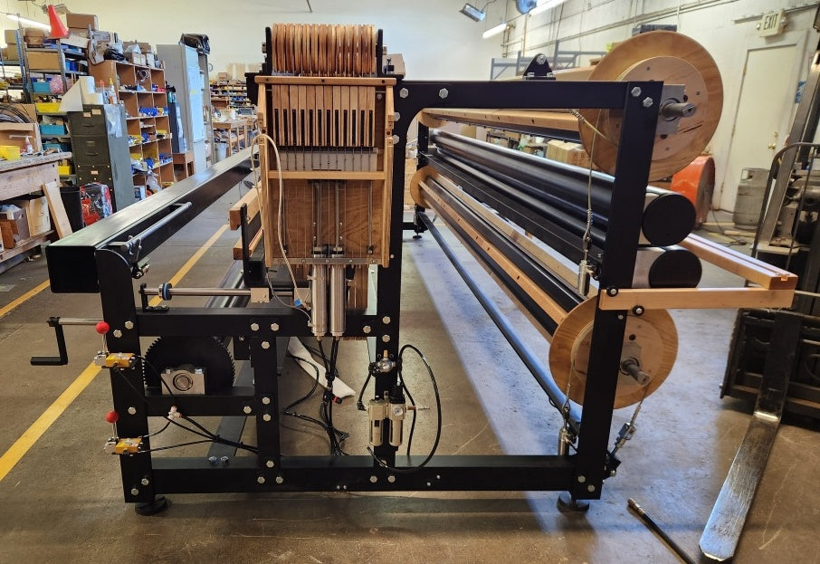 AVL Professional Dobby Rug Loom – Seitenansicht links